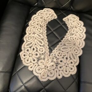 Lace faux collar